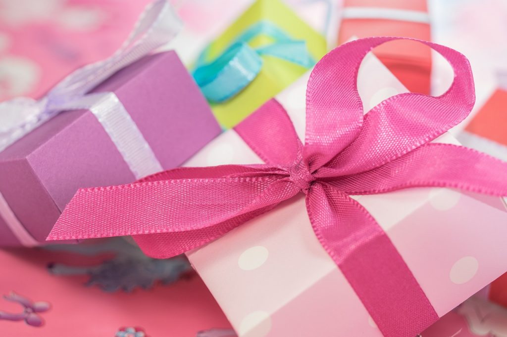 pink gifts boxes presents 553149